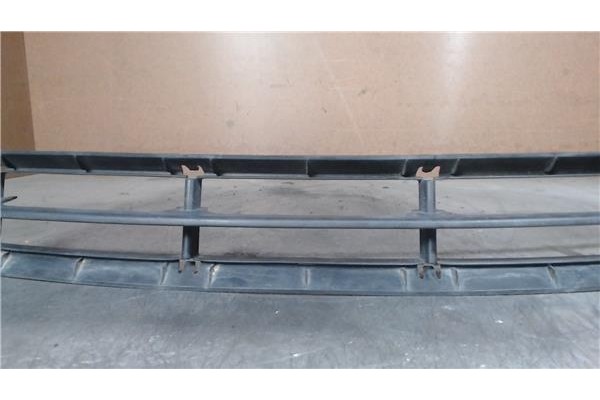 Recambio de rejilla paragolpes delantero para bmw serie 3 berlina (e46) 2.0 320d referencia OEM IAM 51118229794  