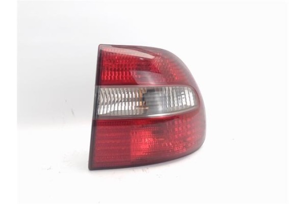 Recambio de piloto trasero derecho para volvo v40 familiar referencia OEM IAM   