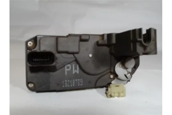 Recambio de cierre electromagnetico trasero derecho para opel zafira b 1.7 cosmo referencia OEM IAM 13210739  13128116 , OPEL