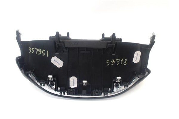 Recambio de embellecedor cuadro instrumentos para renault megane iv berlina 5p 1.2 experience referencia OEM IAM 682647342R  