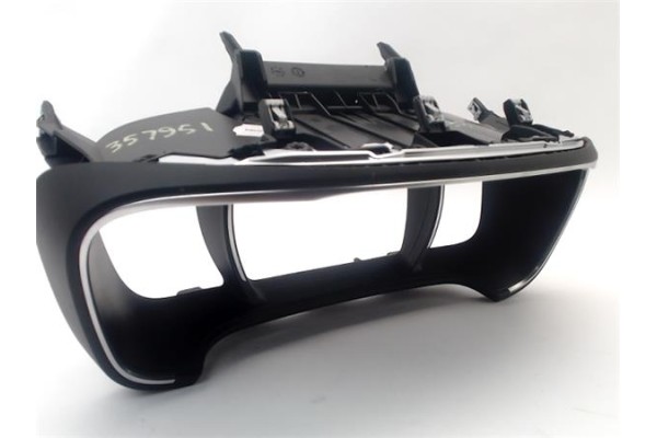 Recambio de embellecedor cuadro instrumentos para renault megane iv berlina 5p 1.2 experience referencia OEM IAM 682647342R  