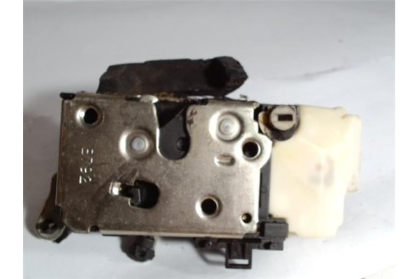 Recambio de cierre electromagnetico trasero izquierdo para fiat i doblo (223) cargo 1.9 jtd (223zxe1a) referencia OEM IAM 517653