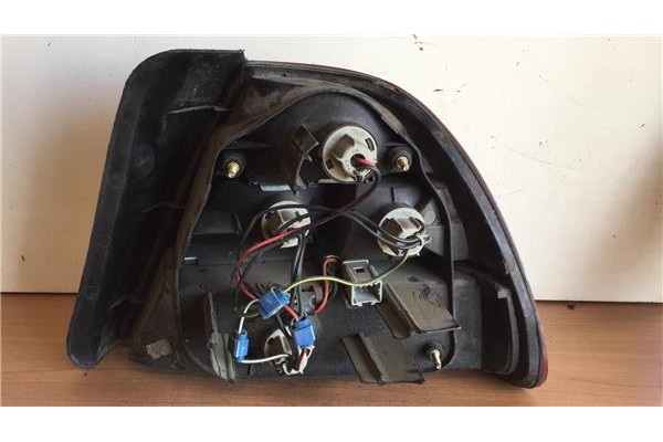 Recambio de piloto trasero izquierdo para honda civic berl. 5 (ma/mb) 1.4 (ma8/mb2) referencia OEM IAM KG2398  