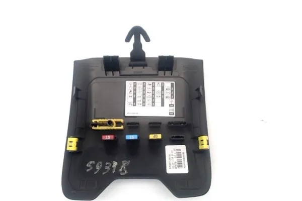 Recambio de tapa caja rele para renault megane iv berlina 5p 1.2 experience referencia OEM IAM 243127929R  