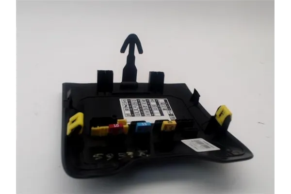 Recambio de tapa caja rele para renault megane iv berlina 5p 1.2 experience referencia OEM IAM 243127929R  