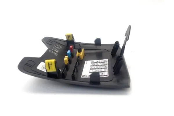 Recambio de tapa caja rele para renault megane iv berlina 5p 1.2 experience referencia OEM IAM 243127929R  