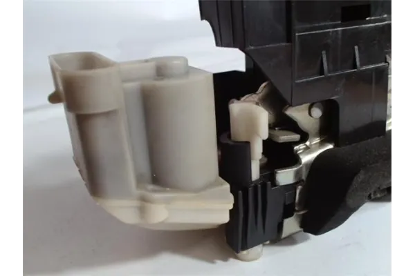 Recambio de cierre electromagnetico trasero derecho para fiat i doblo (223) cargo 1.9 jtd (223zxe1a) referencia OEM IAM 51765344