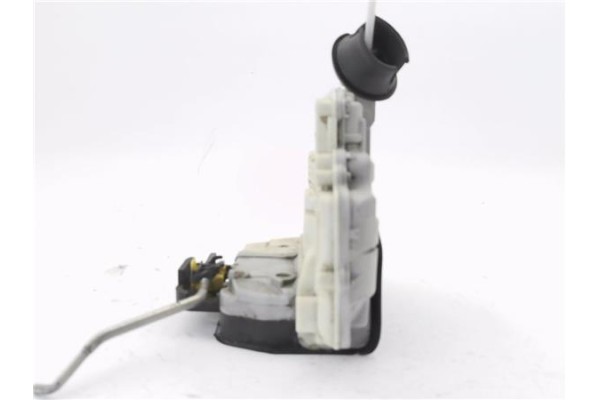 Recambio de cierre electromagnetico trasero izquierdo para seat exeo st (3r5) 2.0 reference referencia OEM IAM 8E0839015AA  