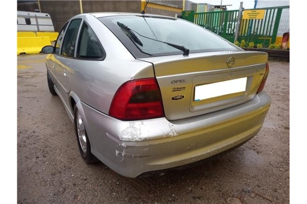 opel vectra b berlina del año 2000