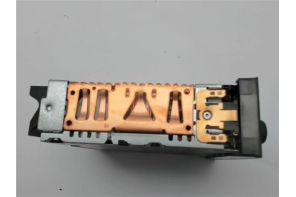Recambio de radio / cd para peugeot 207 1.6 confort referencia OEM IAM 96660454XT  