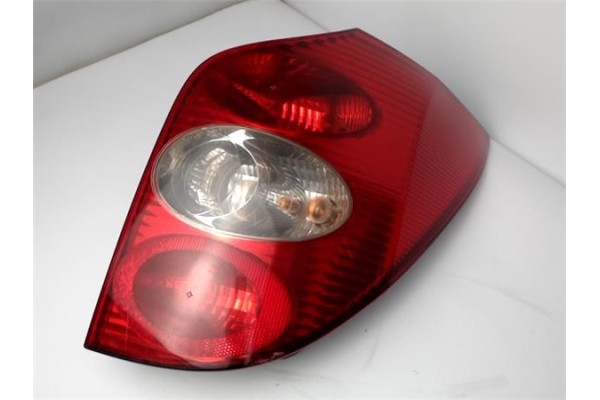 Recambio de piloto trasero derecho para renault laguna ii grandtour (kg0) 1.9 dci (kg0g) referencia OEM IAM 8200002472  