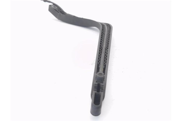 Recambio de brazo limpiaparabrisas trasero para land rover freelander (ln) 2.0 hse familiar referencia OEM IAM DKB102460 1H5Z174