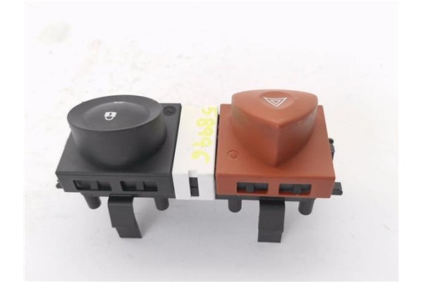 Recambio de interruptor luces emergencia para renault megane ii classic berlina 2.0 expression referencia OEM IAM 8200407415  