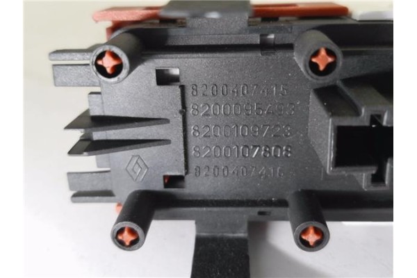 Recambio de interruptor luces emergencia para renault megane ii classic berlina 2.0 expression referencia OEM IAM 8200407415  