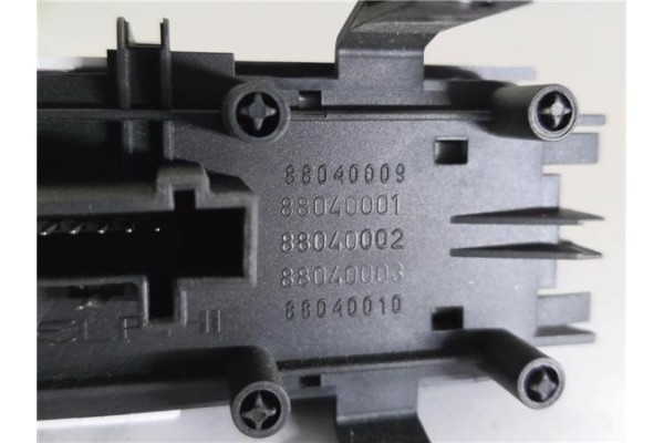 Recambio de interruptor luces emergencia para renault megane ii classic berlina 2.0 expression referencia OEM IAM 8200407415  