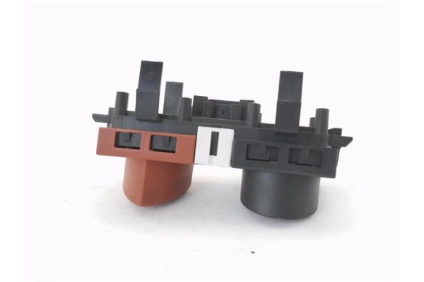Recambio de interruptor luces emergencia para renault megane ii classic berlina 2.0 expression referencia OEM IAM 8200407415  