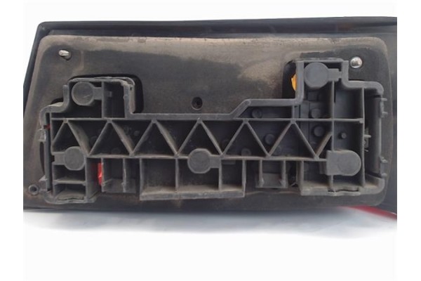 Recambio de piloto trasero izquierdo para ford escort berlina referencia OEM IAM   