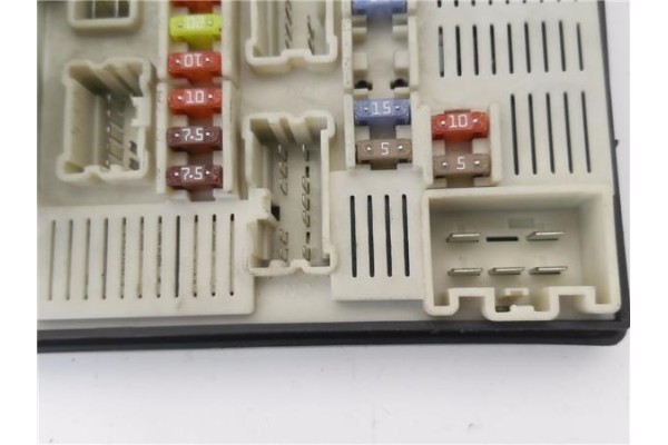 Recambio de caja fusibles/rele para renault megane ii (bm0/1_, cm0/1_) 2.0 16v (bm0u, cm0u) referencia OEM IAM 8200481867F 71902