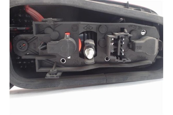 Recambio de piloto porton trasero derecho para renault laguna iii berlina referencia OEM IAM   