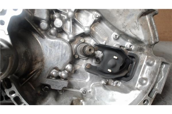 Recambio de caja cambios manual para citroen c3 1.4 16v collection referencia OEM IAM 20CP56  