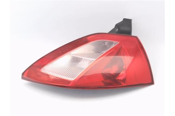 Recambio de piloto trasero derecho para renault megane ii (bm0/1_, cm0/1_) 2.0 16v (bm0u, cm0u) referencia OEM IAM 8200413216 82
