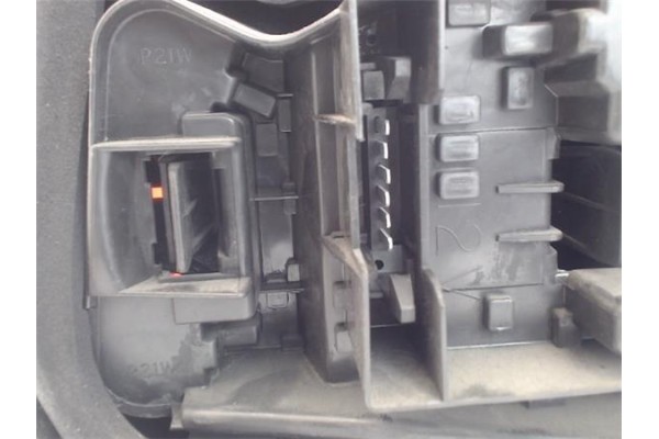 Recambio de piloto trasero izquierdo para rover rover 200 (rf) referencia OEM IAM   