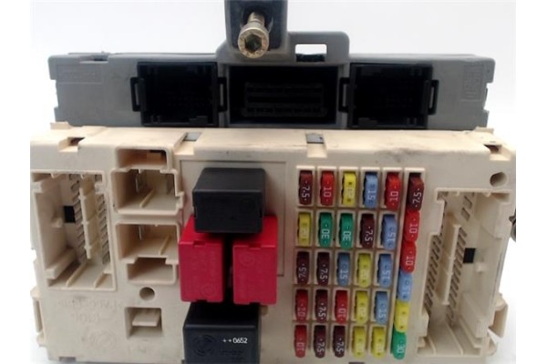 Recambio de caja fusibles/rele para alfa romeo gt (125) 1.9 jtd referencia OEM IAM 50513350  