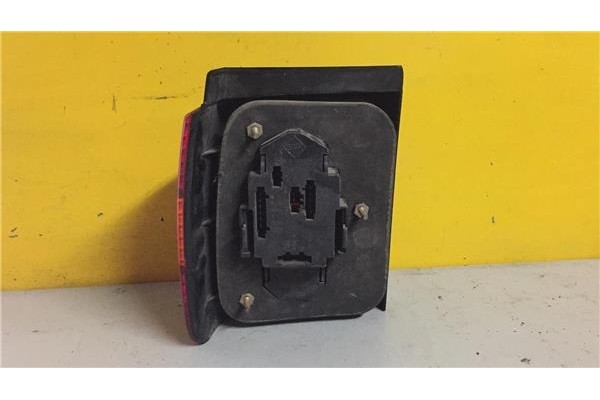 Recambio de piloto trasero derecho para volkswagen passat variant (3a5) 1.6 gl referencia OEM IAM 3A945112  