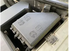 CAJA FUSIBLES/RELE YQE102930 