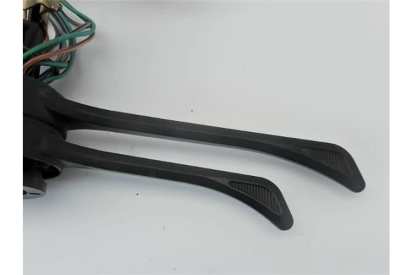 Recambio de mando intermitencia para seat 132 2.0 d referencia OEM IAM 335107  