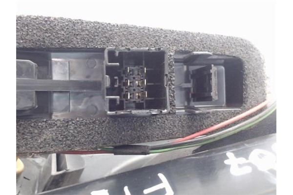 Recambio de piloto trasero derecho para ford fiesta (cbk) referencia OEM IAM RS1022A01AR00F00 10876 