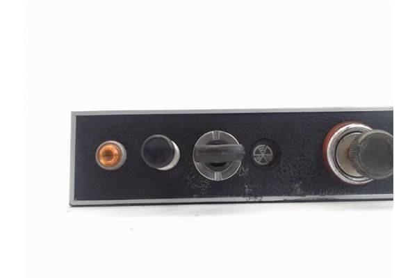 Recambio de embellecedor consola central para seat 132 2.0 d referencia OEM IAM   