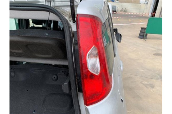 Recambio de piloto trasero derecho para fiat iii panda (319) 1.2 lpg (312pxa1a) referencia OEM IAM 52102350  