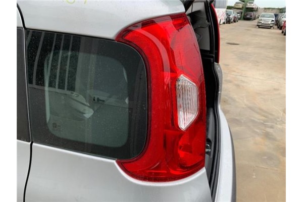 Recambio de piloto trasero izquierdo para fiat iii panda (319) 1.2 lpg (312pxa1a) referencia OEM IAM 52102357  