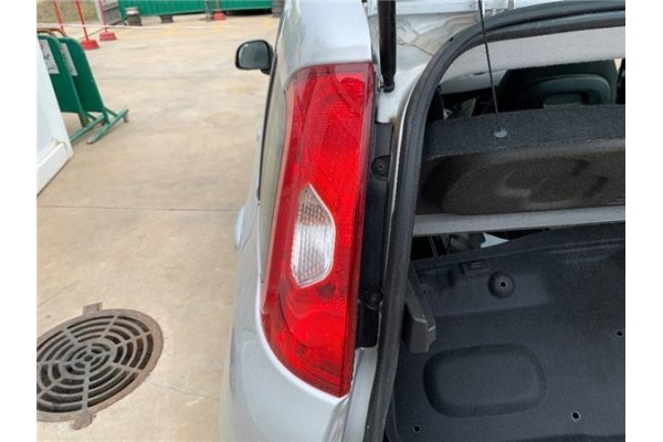 Recambio de piloto trasero izquierdo para fiat iii panda (319) 1.2 lpg (312pxa1a) referencia OEM IAM 52102357  