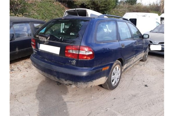 volvo v40 familiar del año 2002