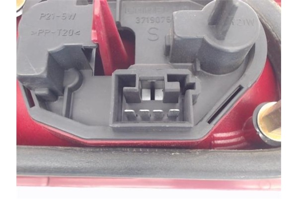 Recambio de piloto trasero izquierdo para alfa romeo 146 referencia OEM IAM 37190751 37190748 