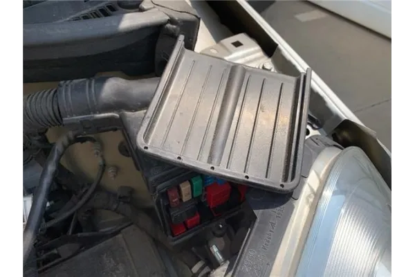 Recambio de tapa caja rele para fiat iii panda (319) 1.2 lpg (312pxa1a) referencia OEM IAM 51884537  