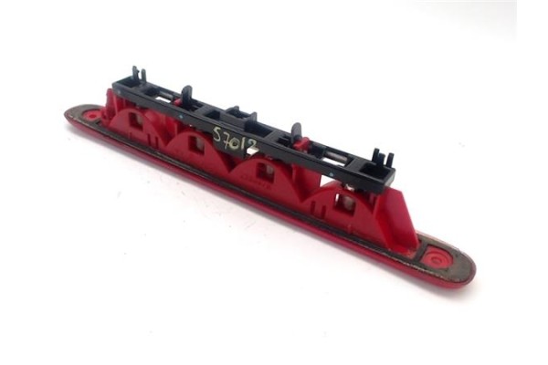 Recambio de luz central de freno para peugeot 107 1.0 básico referencia OEM IAM 1606372780  