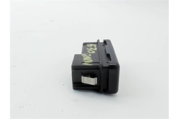 Recambio de interruptor luces emergencia para bmw serie 5 berlina (e39) 3.0 530d referencia OEM IAM 8350947  