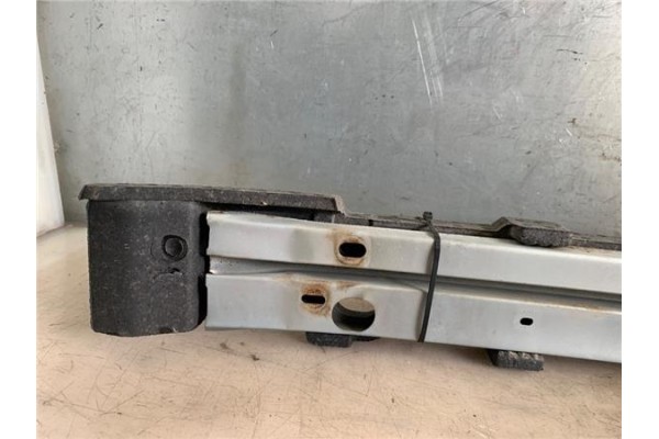 Recambio de refuerzo paragolpes para toyota yaris (ncp1/nlp1/scp1) 1.4 d-4d referencia OEM IAM 526110D010  