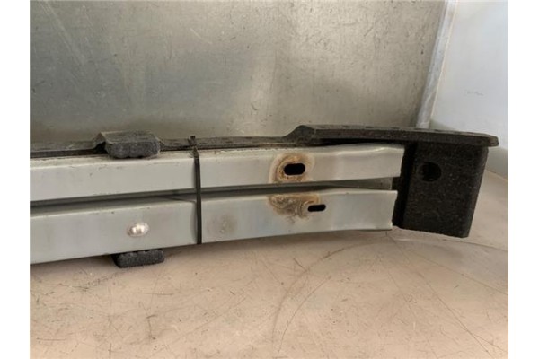 Recambio de refuerzo paragolpes para toyota yaris (ncp1/nlp1/scp1) 1.4 d-4d referencia OEM IAM 526110D010  