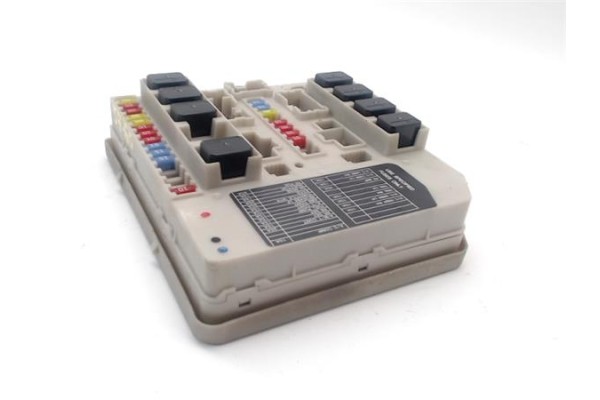 Recambio de caja fusibles/rele para nissan micra (k12e) 1.2 16v referencia OEM IAM 284B7AX615  