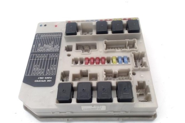 Recambio de caja fusibles/rele para nissan micra (k12e) 1.2 16v referencia OEM IAM 284B7AX615  