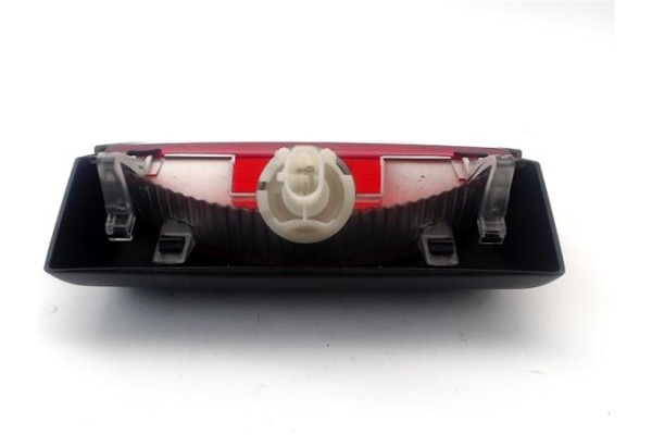 Recambio de luz central de freno para nissan micra (k12e) 1.2 16v referencia OEM IAM 26590AX000  