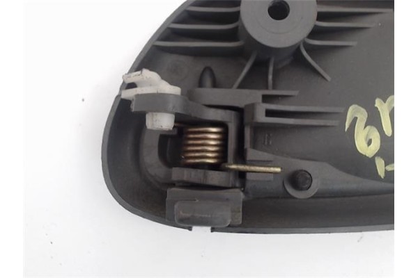 Recambio de manilla int. puerta trasero derecha para suzuki grand vitara 5-puertas (sq/ft) 2.5 v6 referencia OEM IAM 8310165D00T