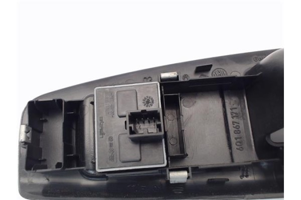 Recambio de mando elevalunas para volkswagen polo iv (9n1) 1.4 tdi referencia OEM IAM 6q1867171  