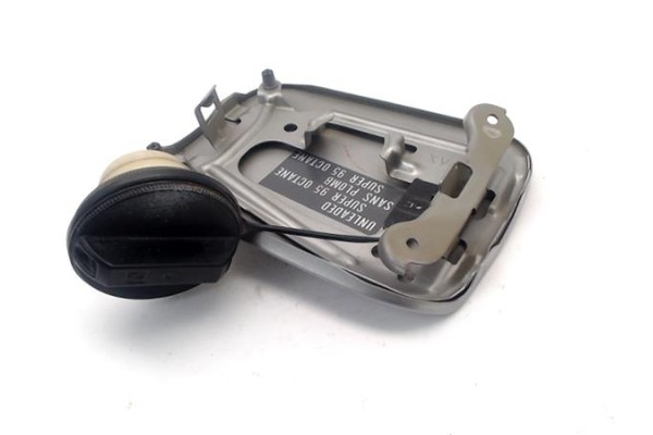 Recambio de tapa exterior combustible para nissan micra (k12e) 1.2 16v referencia OEM IAM 78830AX005   Recambio de tapa exterior combustible para nissan micra (k12e) 1.2 16v referencia OEM IAM 78830AX005