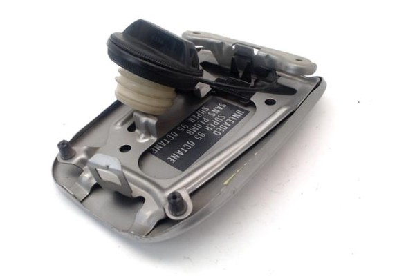 Recambio de tapa exterior combustible para nissan micra (k12e) 1.2 16v referencia OEM IAM 78830AX005   Recambio de tapa exterior combustible para nissan micra (k12e) 1.2 16v referencia OEM IAM 78830AX005