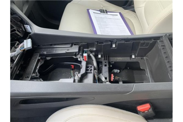 Recambio de consola para jaguar f-pace 2.0 r-sport awd referencia OEM IAM T4A3746 HK83045J40AD 